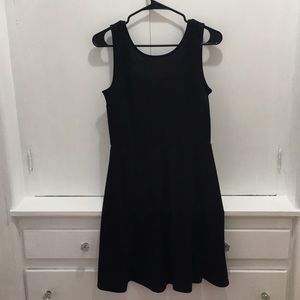 Women’s low-back Dress